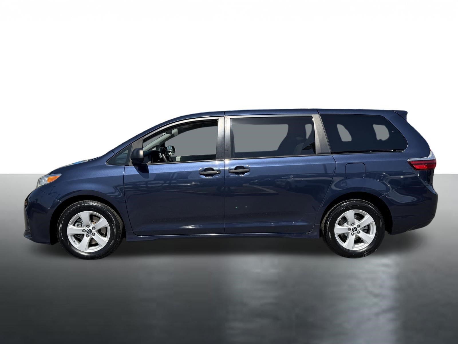 Used 2019 Toyota Sienna L FWD image 5