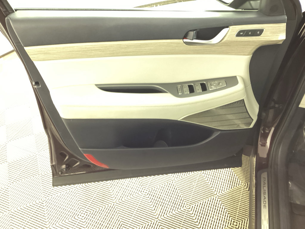 Used 2021 Hyundai Palisade Limited image 18