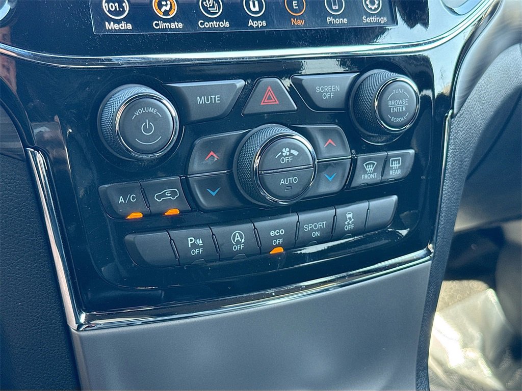 Used 2022 Jeep Grand Cherokee Laredo X image 16