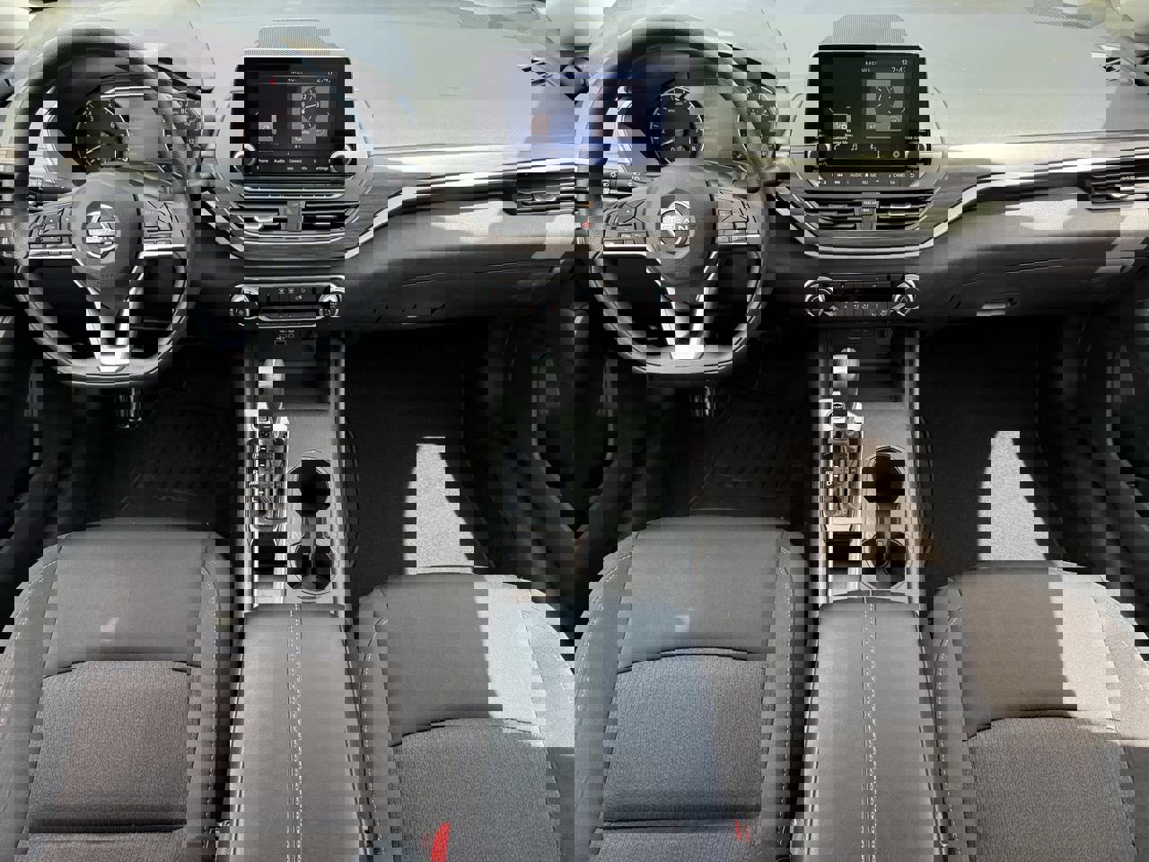 Used 2025 Nissan Altima 2.5 SV image 10