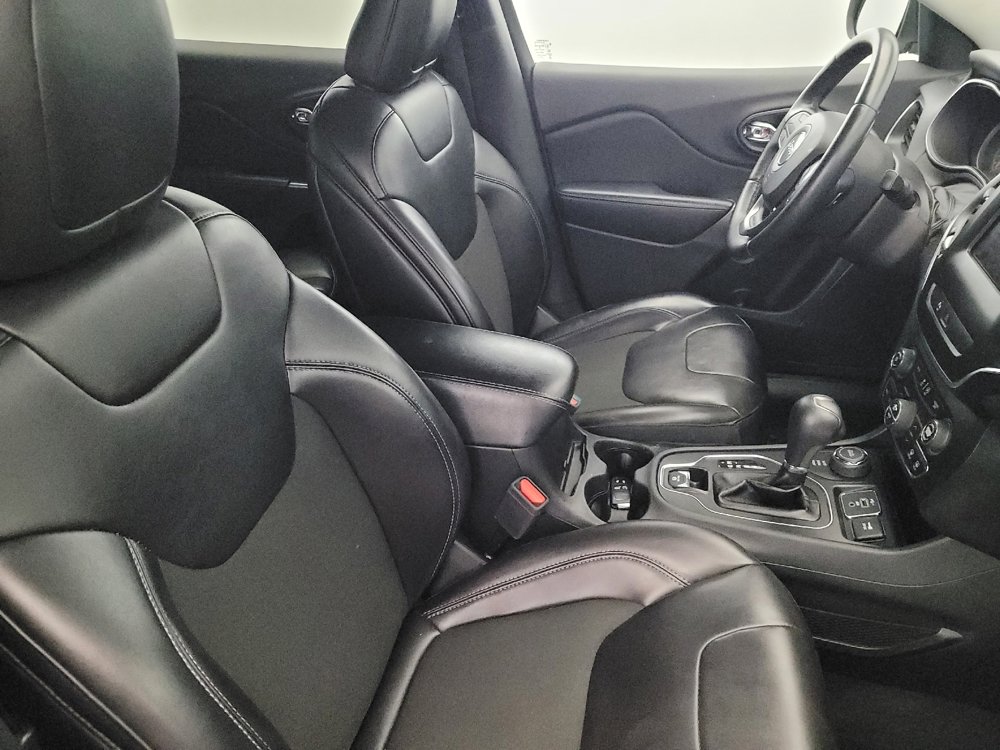 Used 2019 Jeep Cherokee Latitude Plus w/ Comfort/Convenience Group image 21
