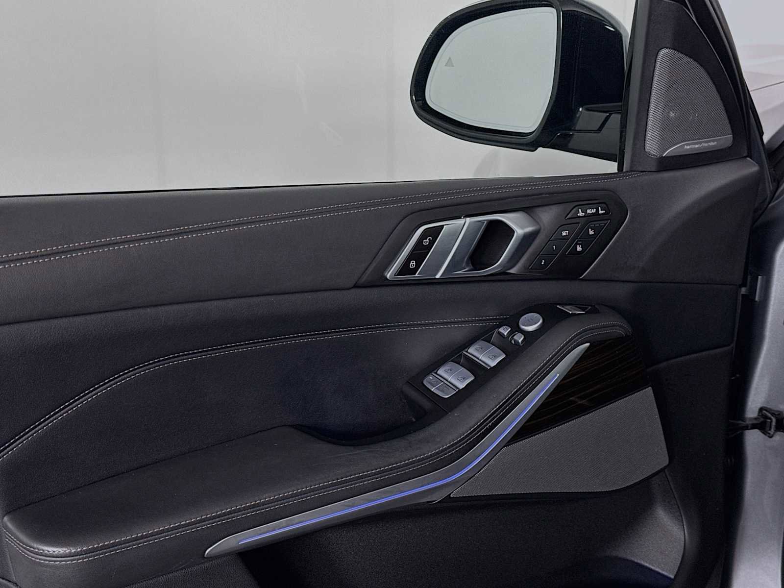 Used 2024 BMW X7 xDrive40i w/ Executive Package image 19