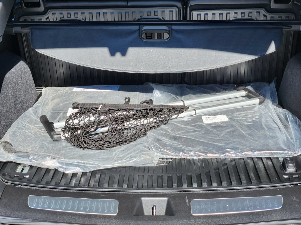 Used 2025 Cadillac XT5 Premium Luxury w/ LPO, Floor Liner Package AWD/4WD image 30