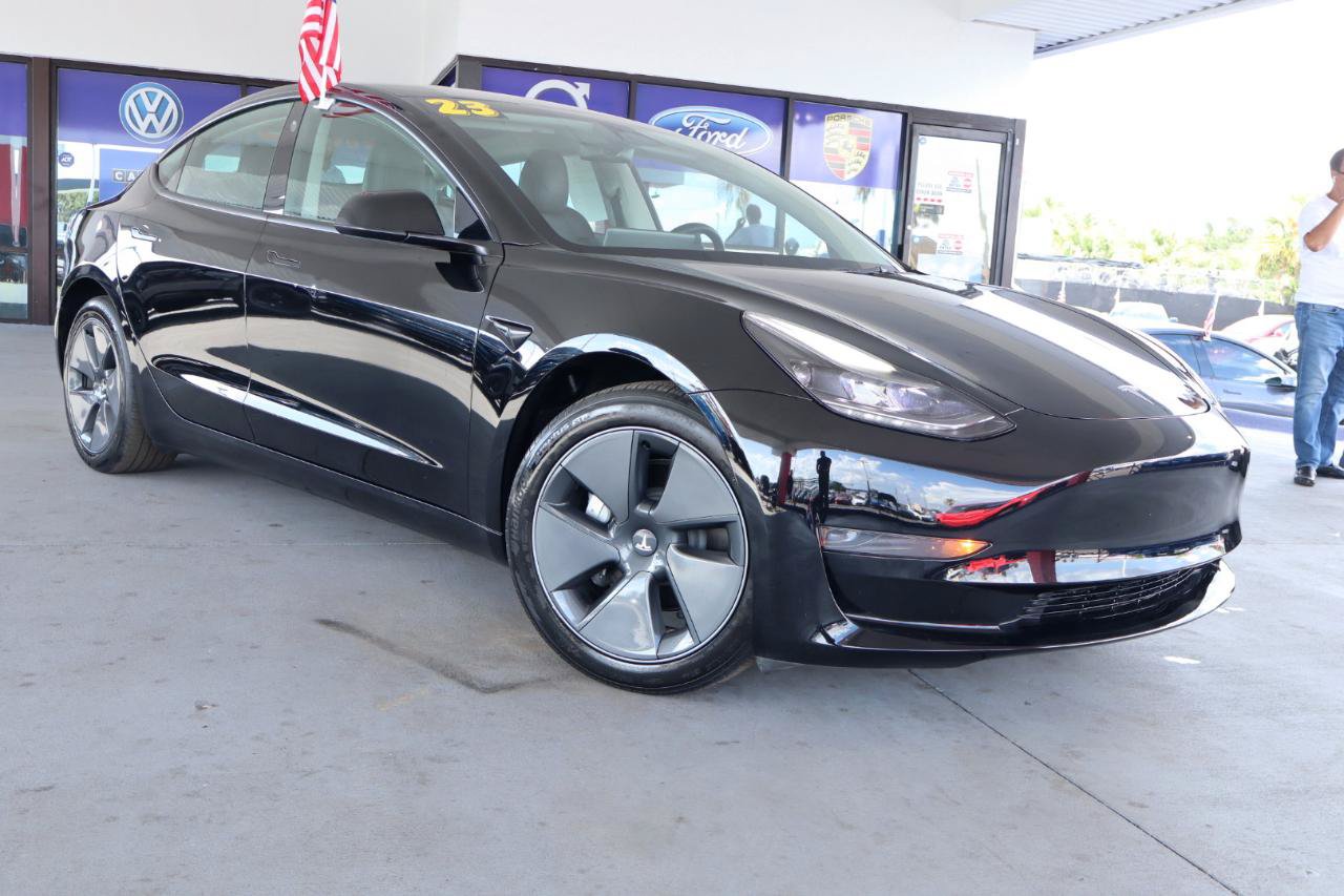 Used 2023 Tesla Model 3 Standard Range RWD image 3