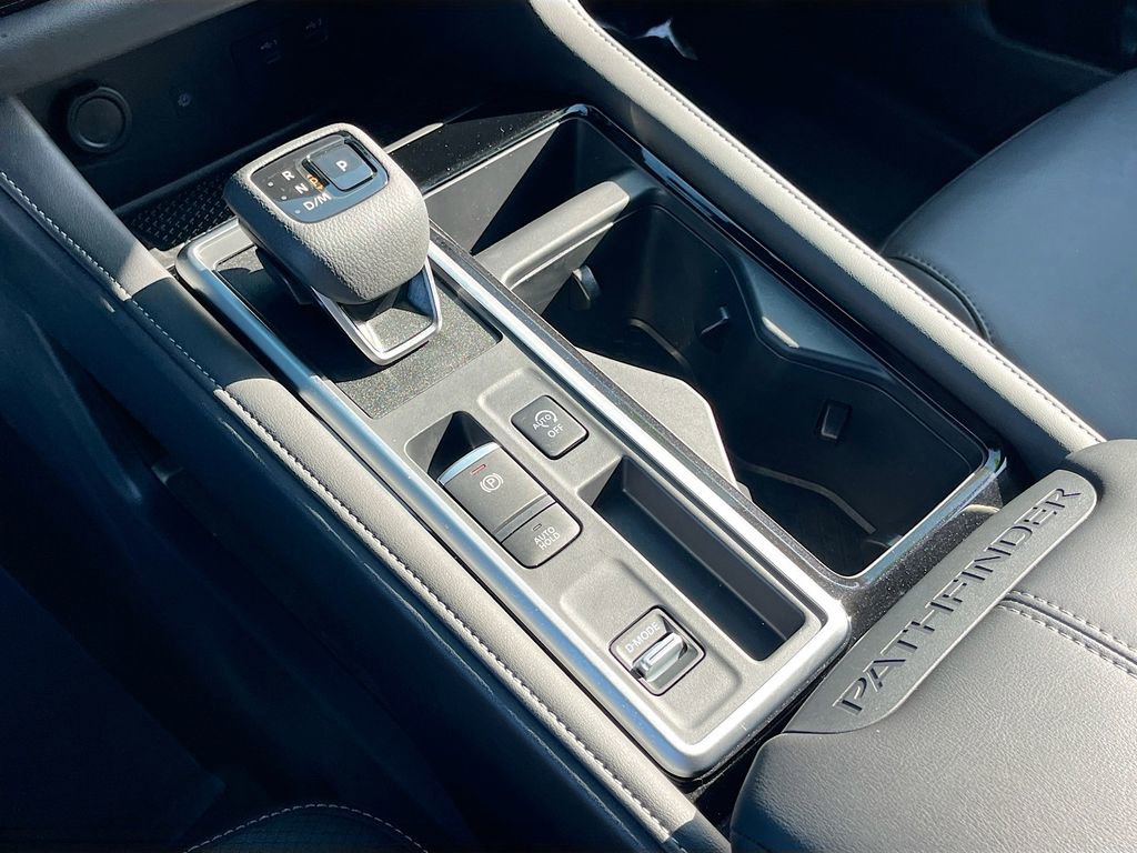 Used 2025 Nissan Pathfinder SL image 17