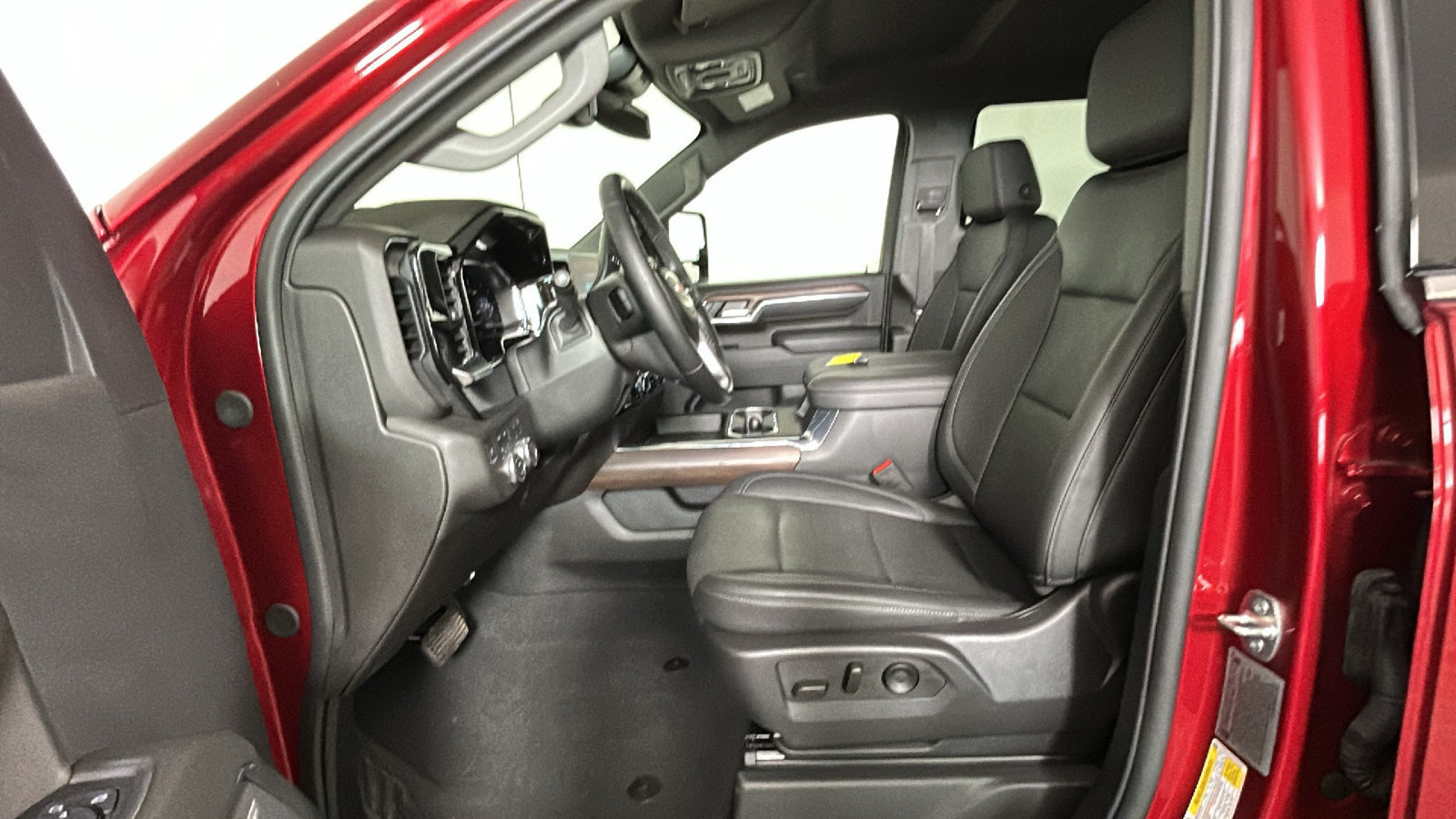 Used 2024 GMC Sierra 2500 SLT w/ SLT Premium Package AWD/4WD image 14