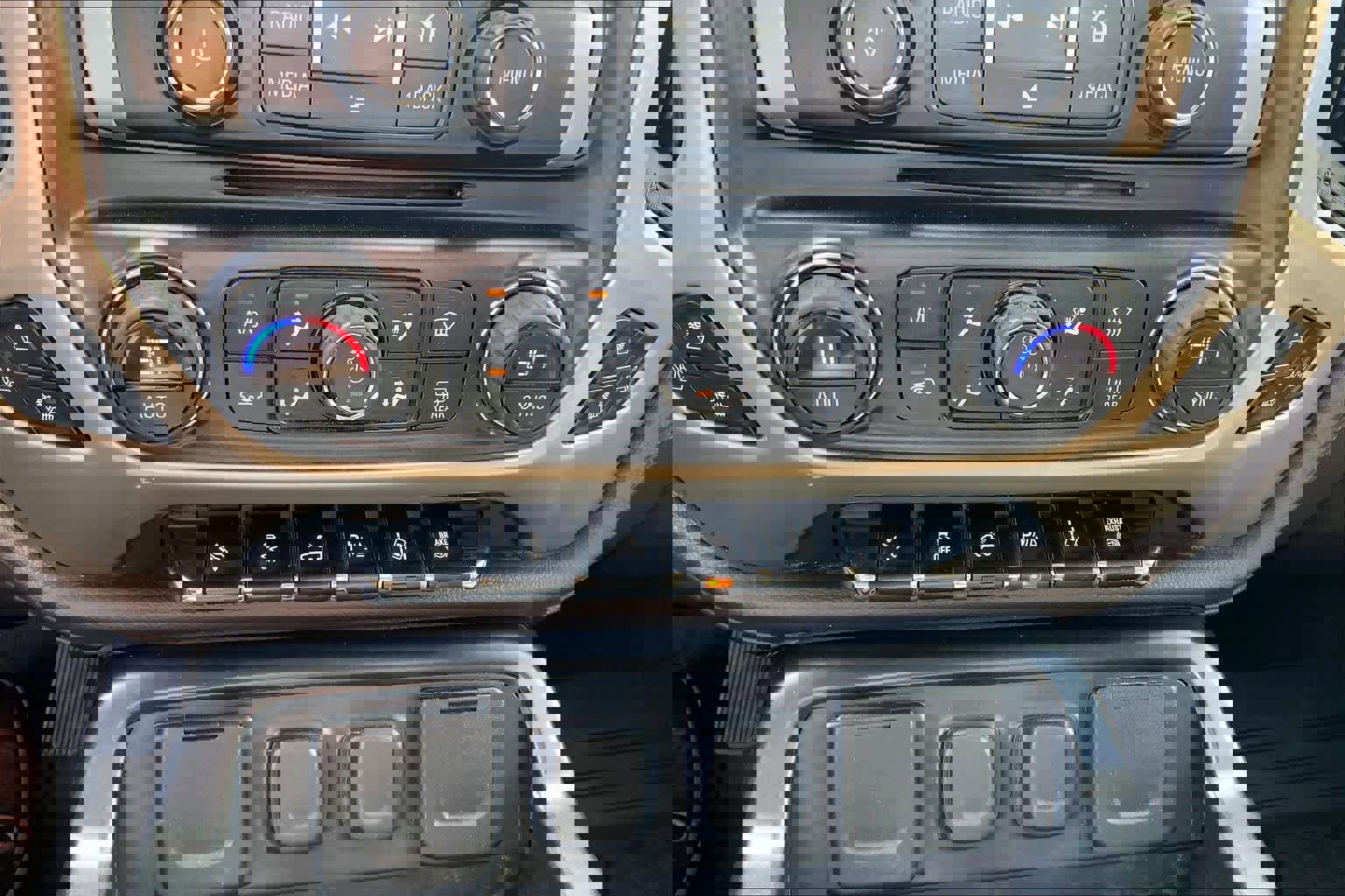 Used 2015 GMC Sierra 3500 Denali w/ Duramax Plus Package image 31