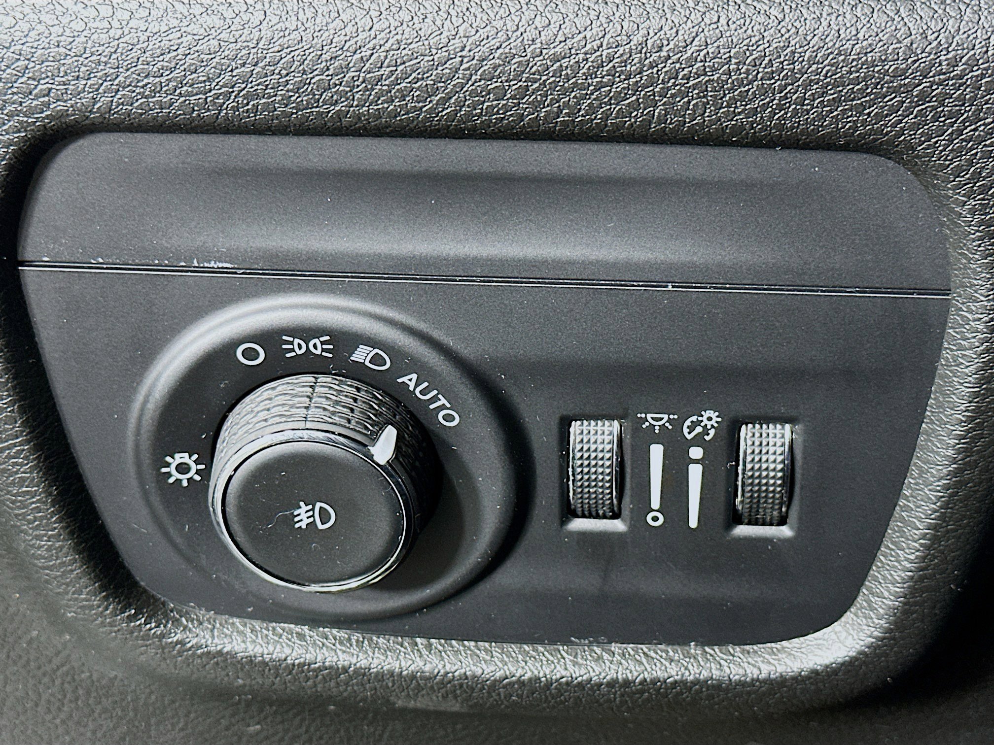 Used 2023 Jeep Grand Cherokee L Limited AWD/4WD image 17