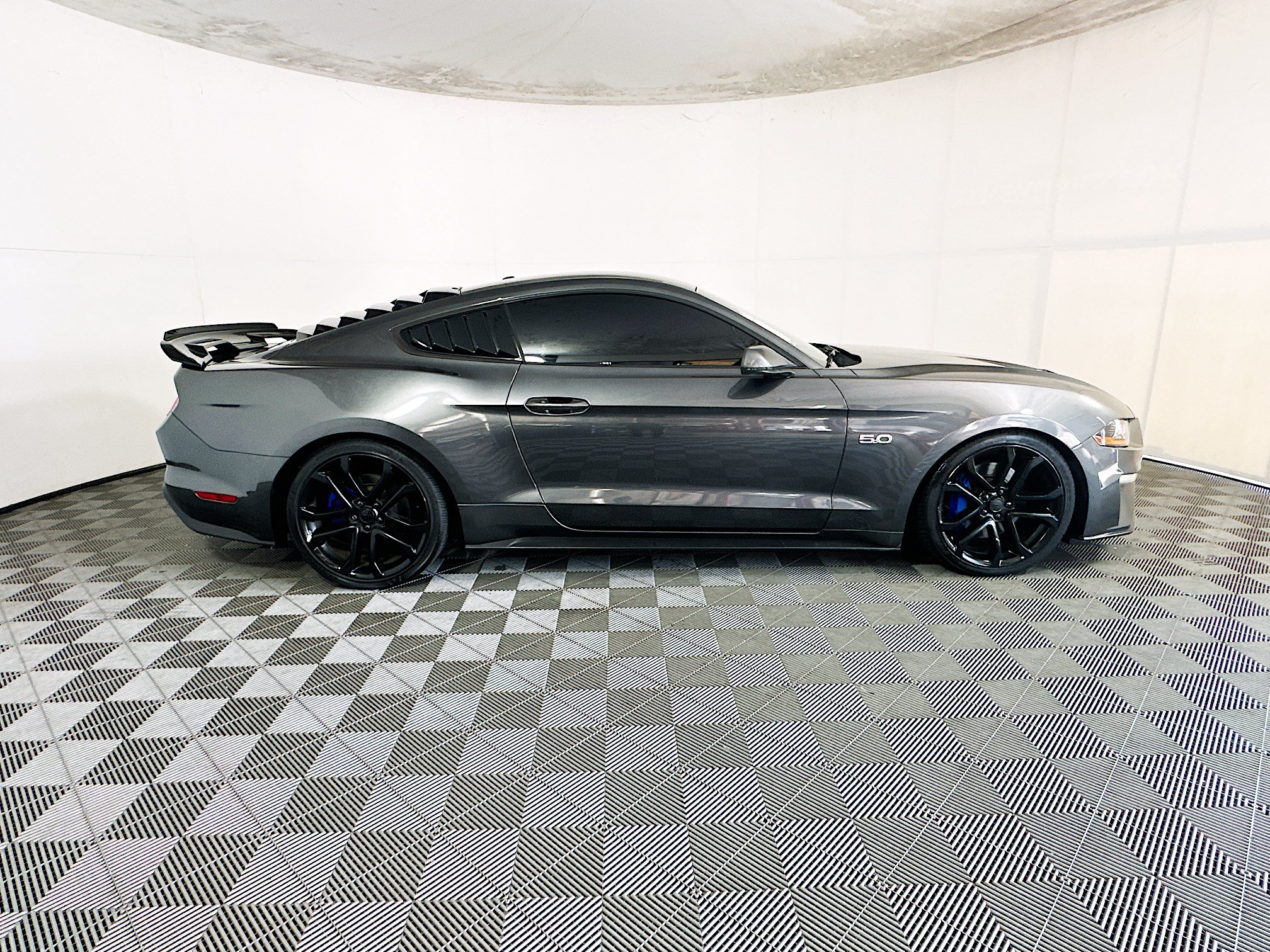 Used 2018 Ford Mustang GT Premium RWD image 2