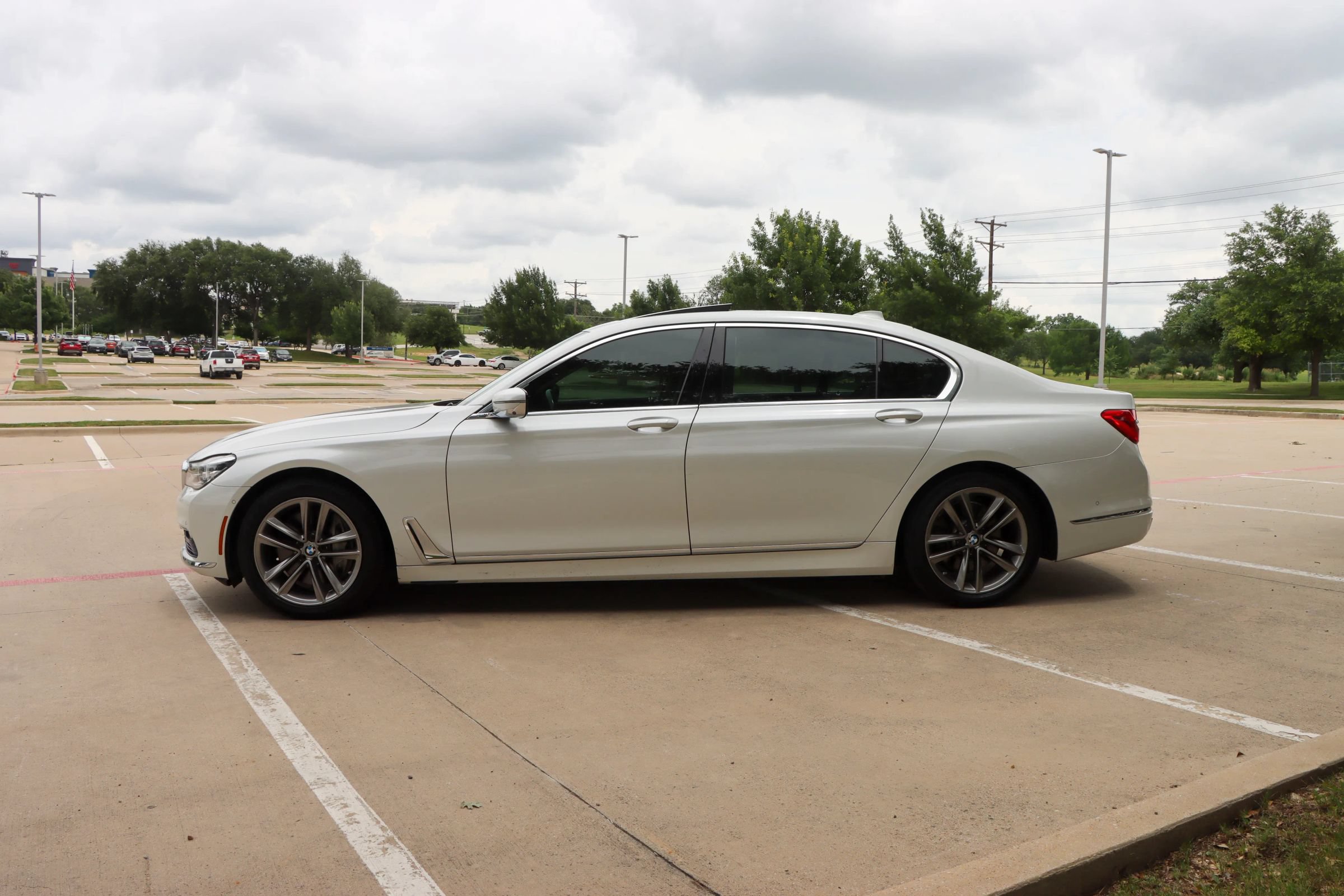 Used 2017 BMW 750i xDrive AWD/4WD image 4