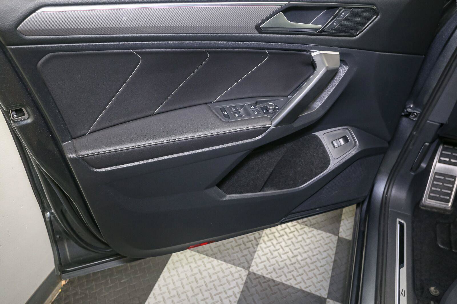 Certified 2024 Volkswagen Tiguan SE R-Line FWD image 42