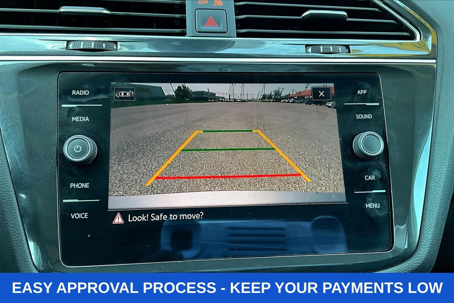 Used 2024 Volkswagen Tiguan SE image 17