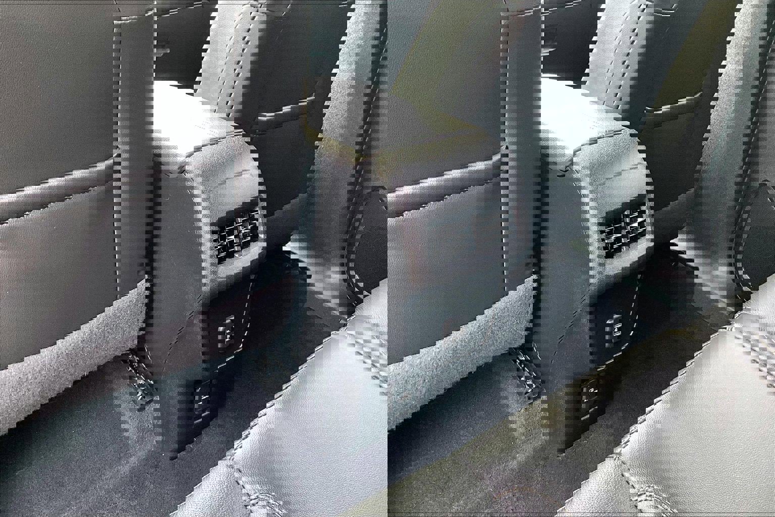 Used 2020 Chevrolet Equinox Premier w/ Premier Redline Edition image 10