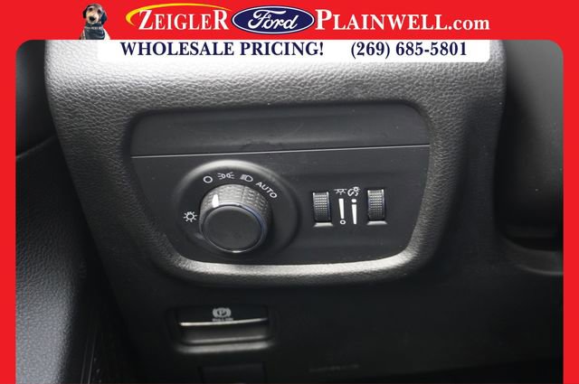 Used 2023 Jeep Grand Cherokee L Laredo image 32