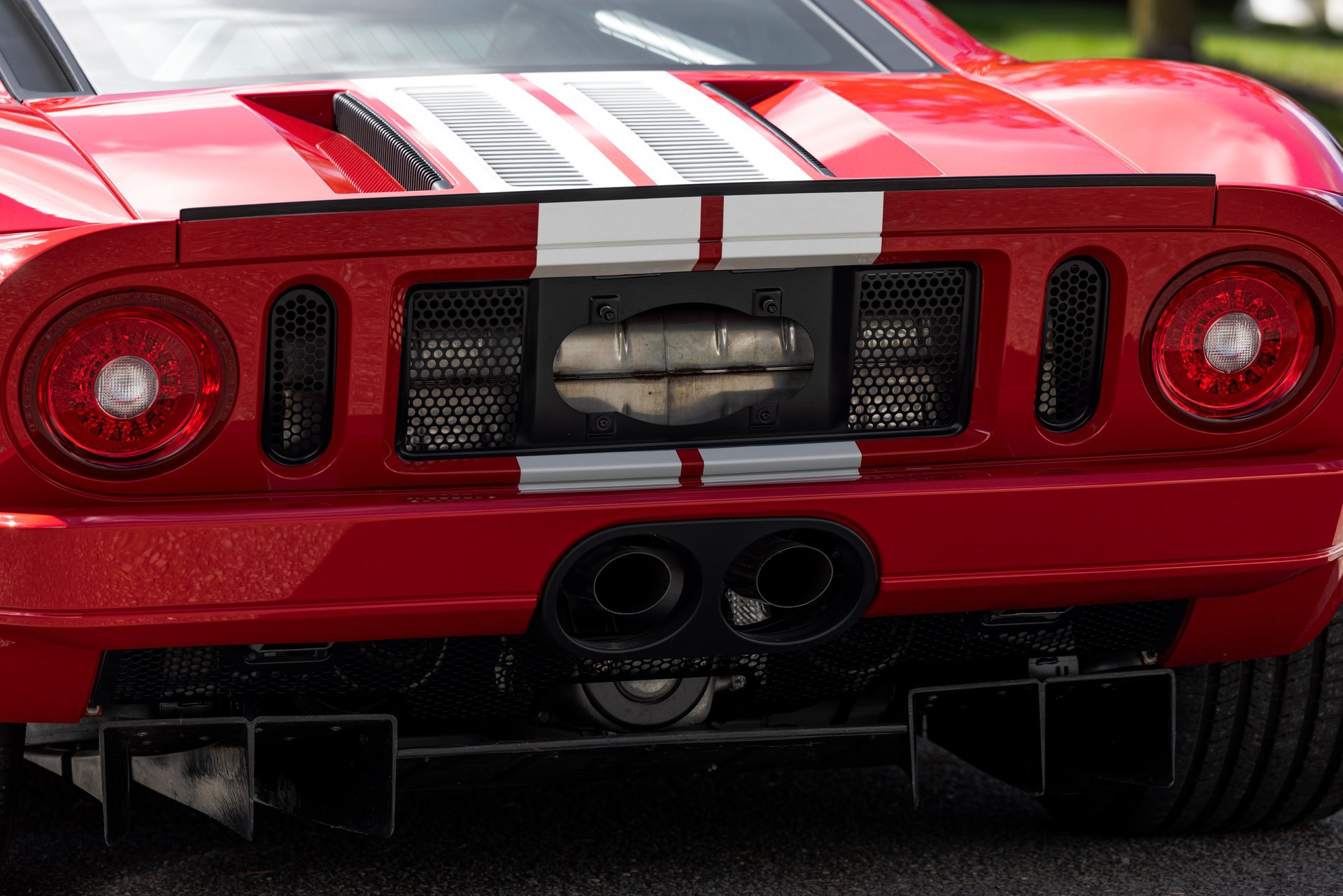 Used 2006 Ford GT RWD image 31