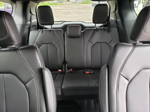 New 2027 Chrysler Pacifica Select FWD image 15