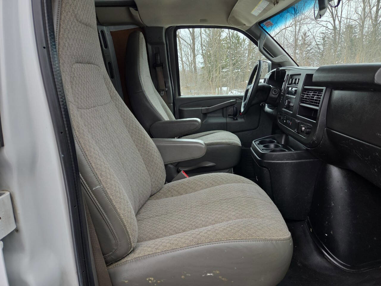 Used 2019 Chevrolet Express 3500 w/ Driver Convenience Package image 13