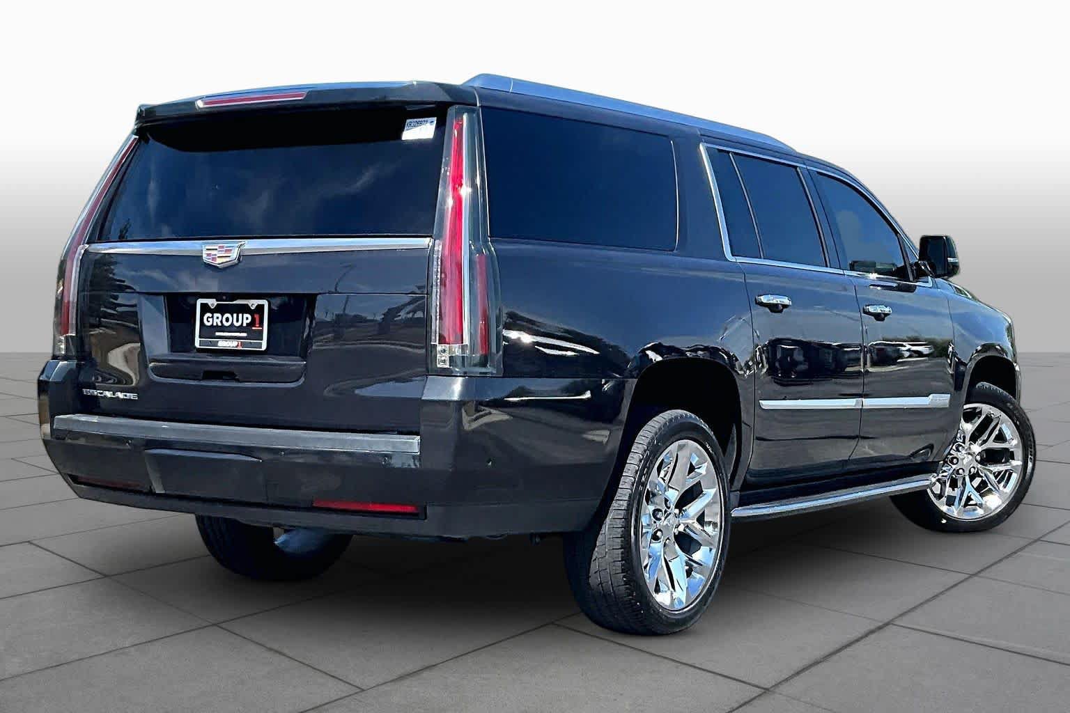 Used 2019 Cadillac Escalade ESV Luxury AWD/4WD image 13