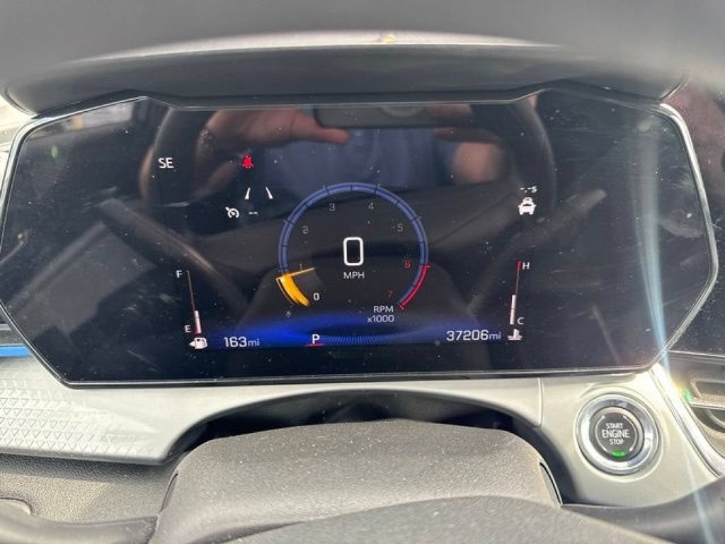 Used 2025 Chevrolet Trax LT FWD image 27