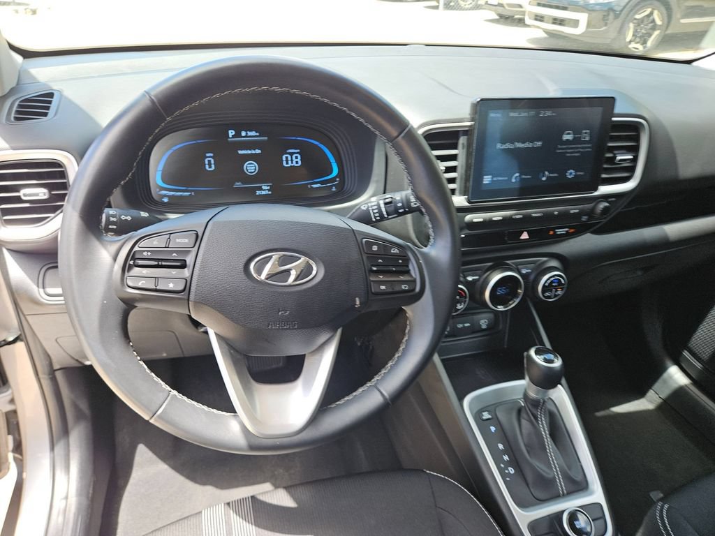Used 2025 Hyundai Venue SEL FWD image 29