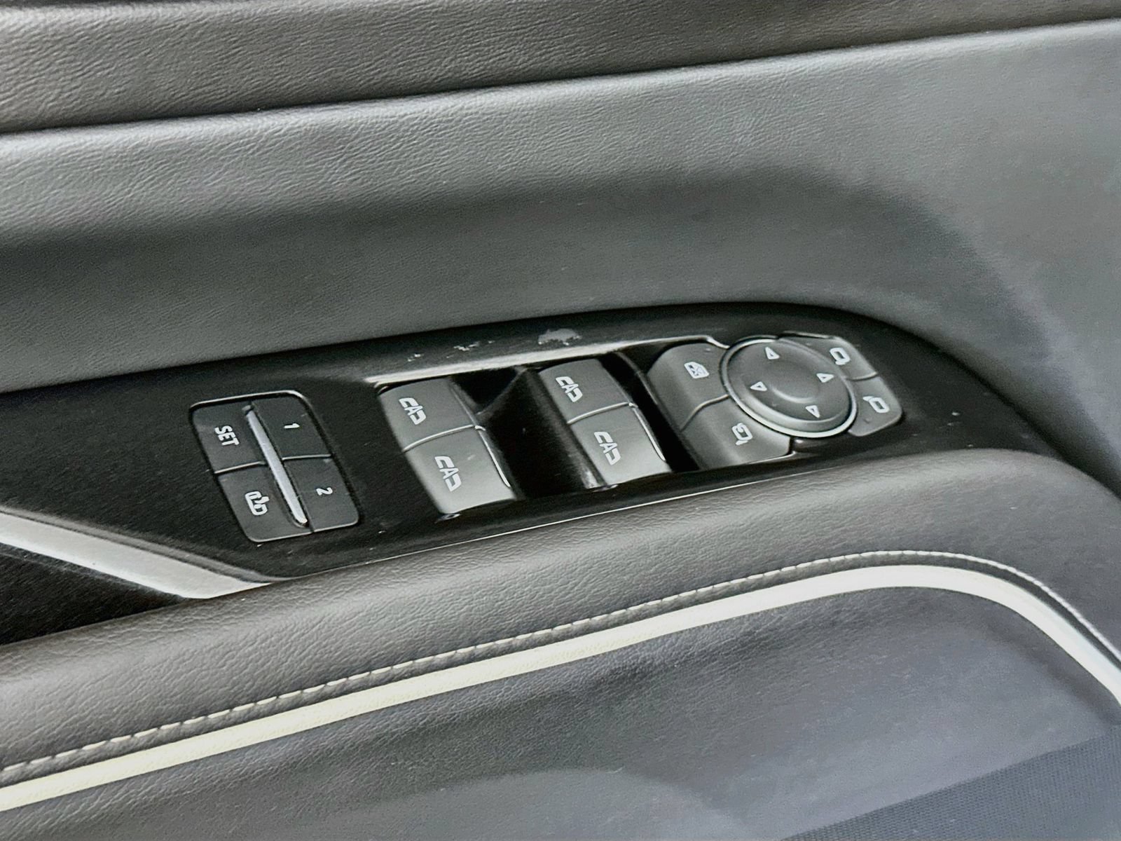 Used 2021 Cadillac Escalade ESV Premium Luxury w/ Driver Assist Tech Package AWD/4WD image 18