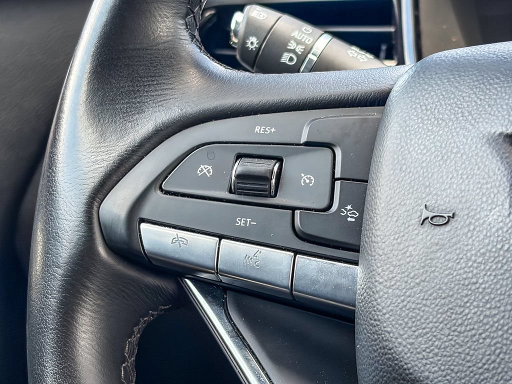 Certified 2025 Cadillac XT6 Luxury FWD image 17
