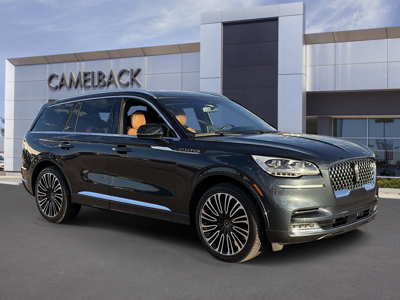 Certified 2023 Lincoln Aviator Black Label w/ Class IV Trailer Tow Package AWD/4WD image 8