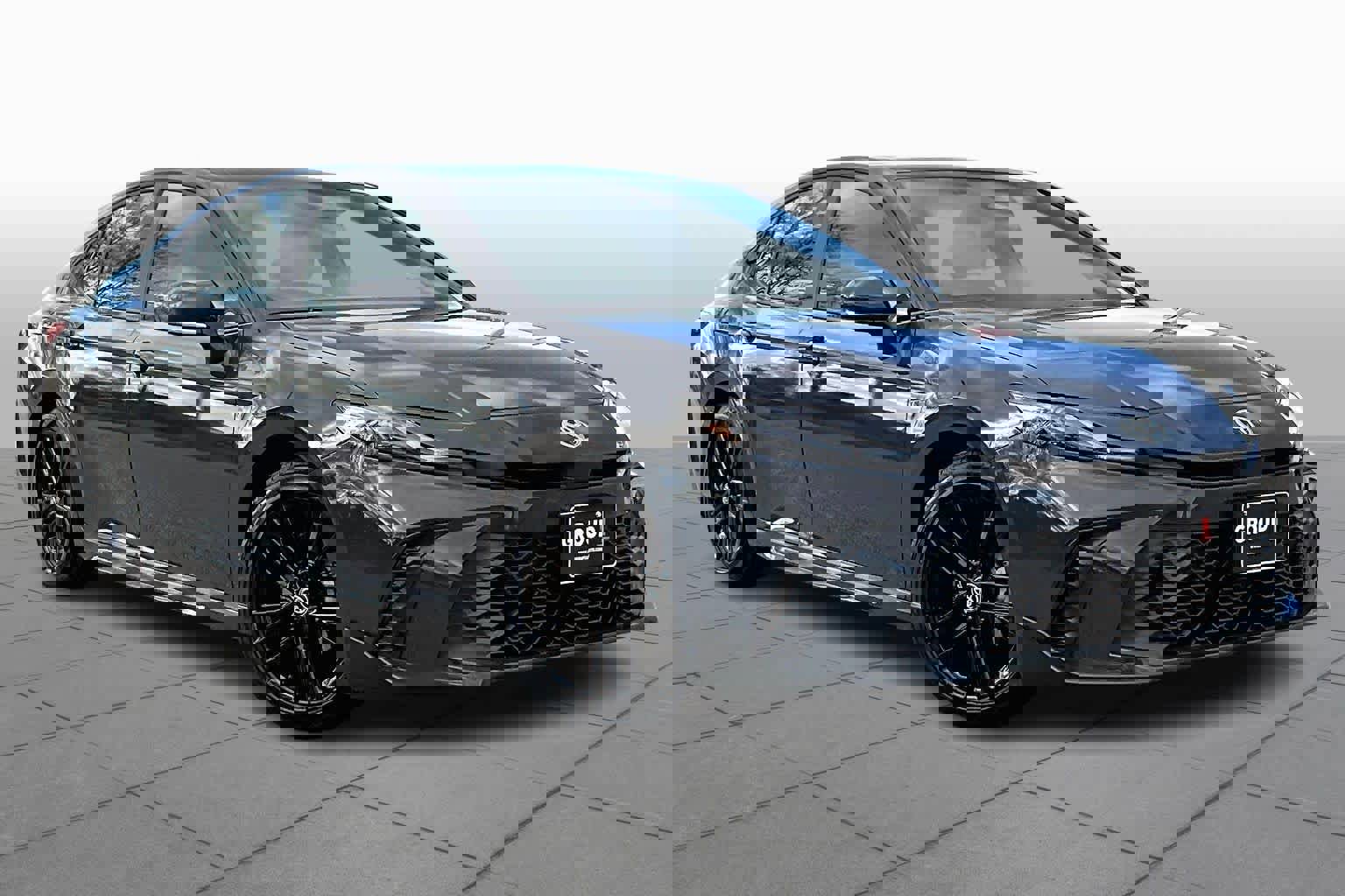 Used 2025 Toyota Camry SE image 2