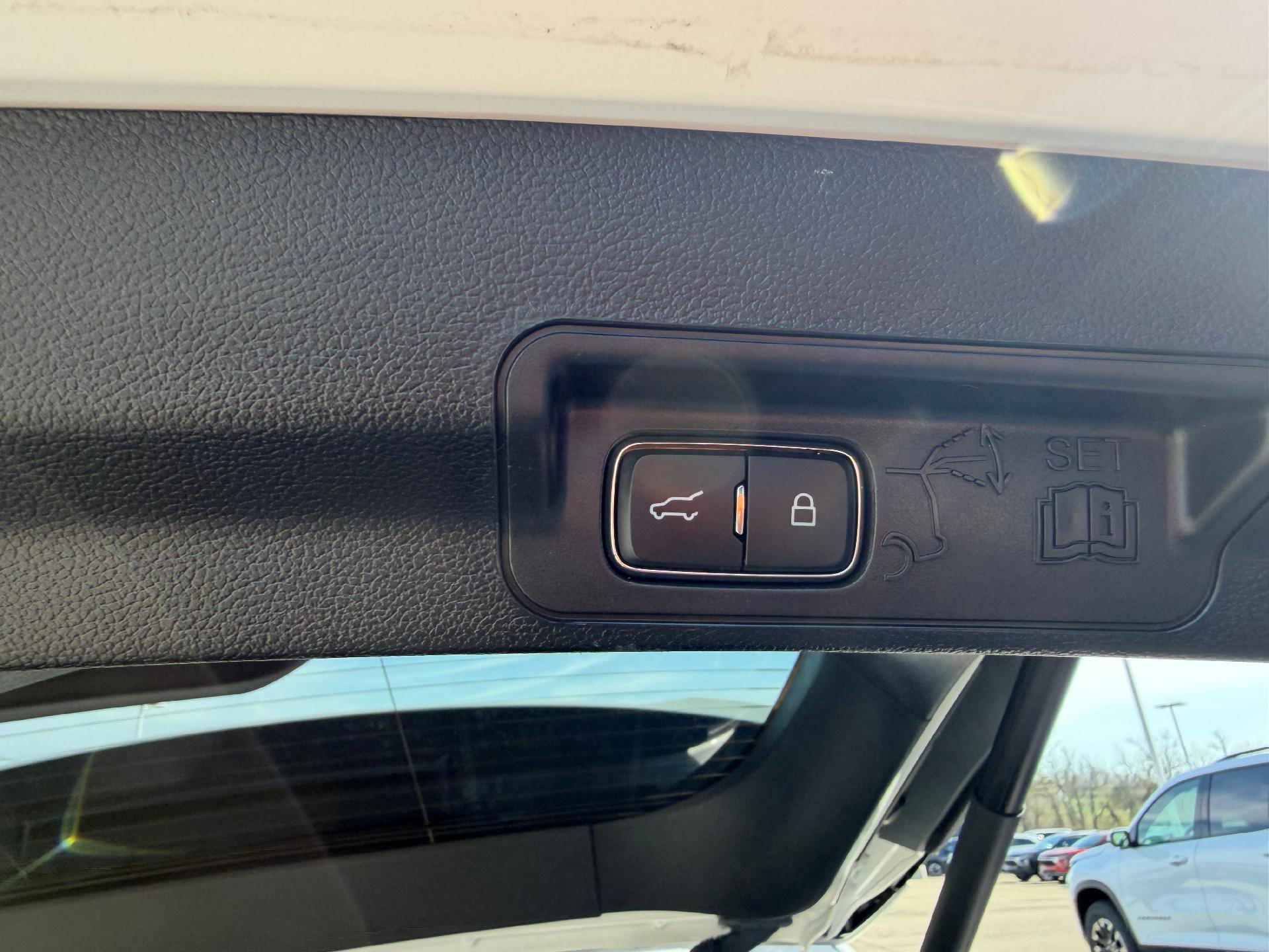 Used 2022 Ford Explorer XLT w/ Equipment Group 202A AWD/4WD image 14