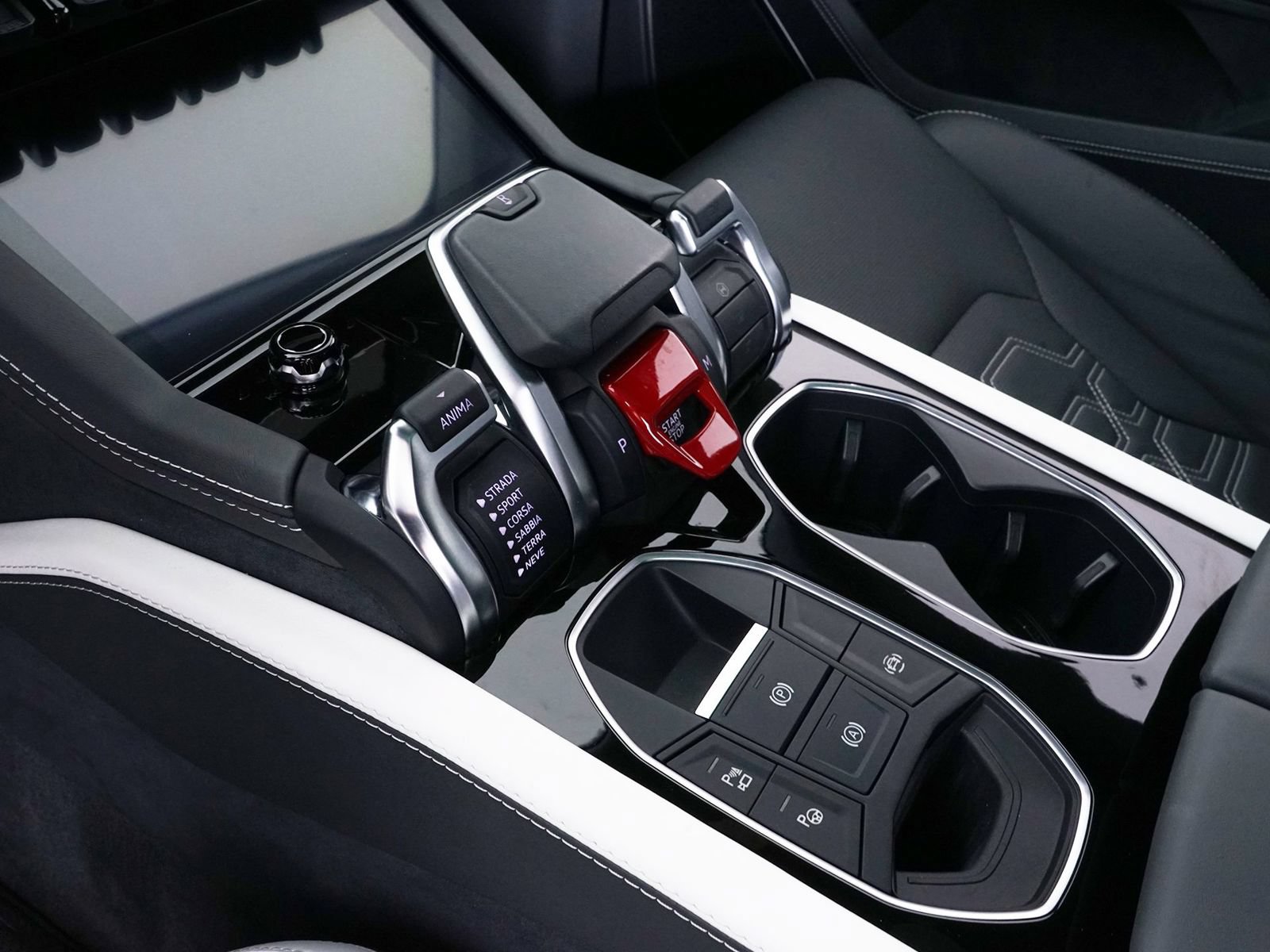 Used 2025 Lamborghini Urus SE AWD/4WD image 30
