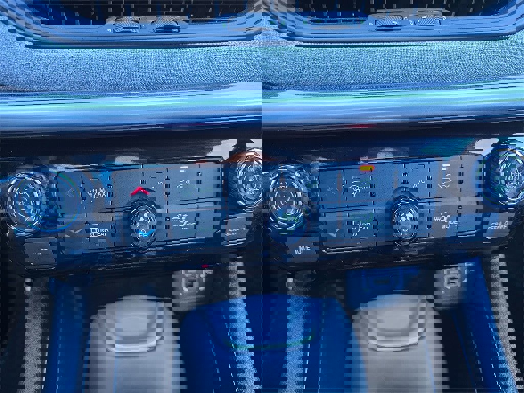 Used 2025 Jeep Compass Latitude image 22