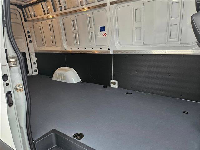 Used 2024 Mercedes-Benz Sprinter 2500 image 14