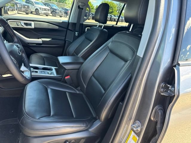 Used 2024 Ford Explorer XLT w/ Equipment Group 202A AWD/4WD image 16