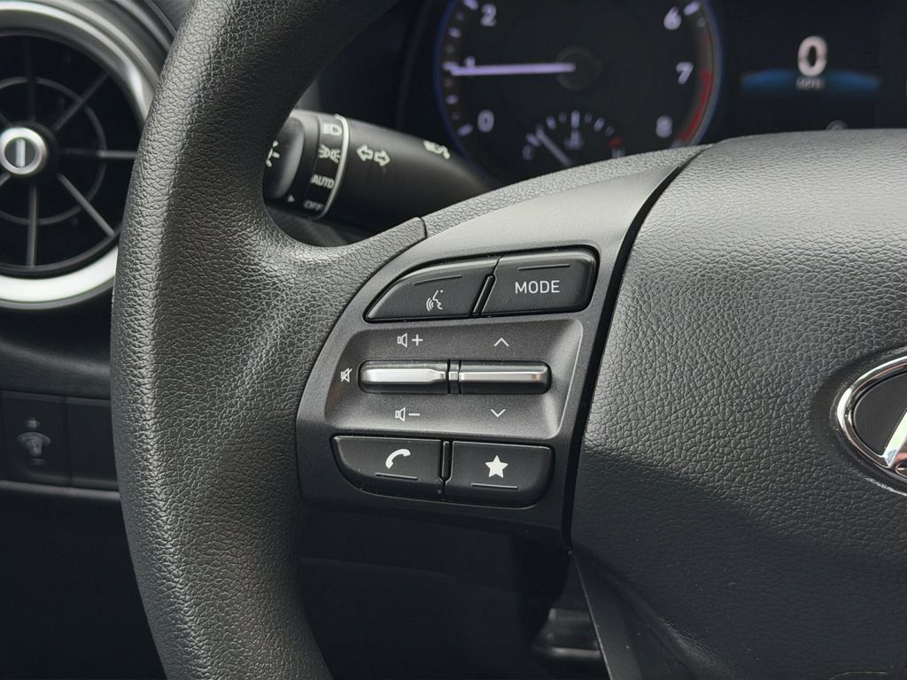 Used 2022 Hyundai Kona SE image 17