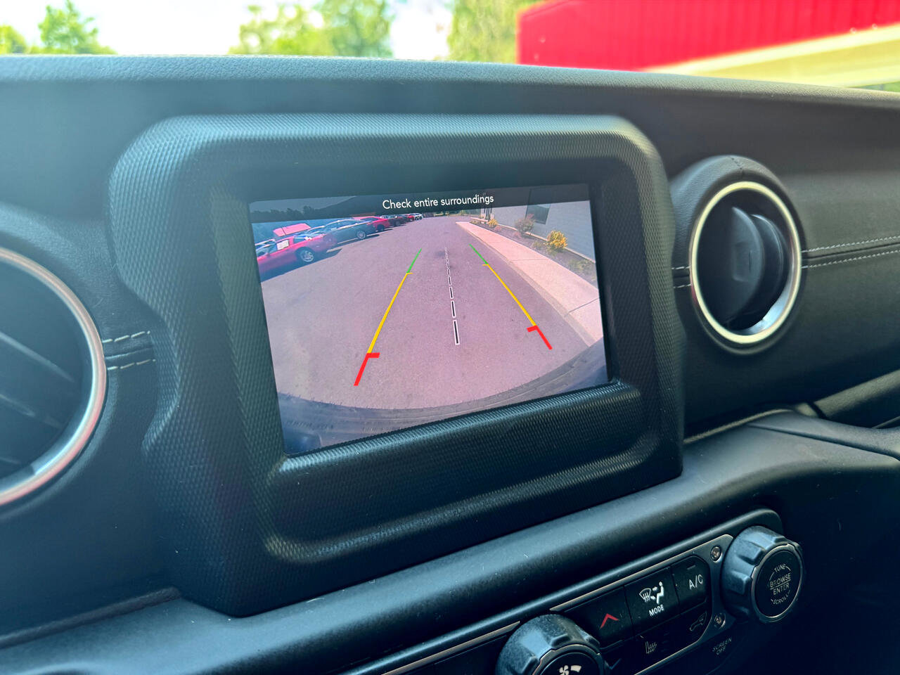 Used 2018 Jeep Wrangler Unlimited Sahara w/ Cold Weather Group image 16