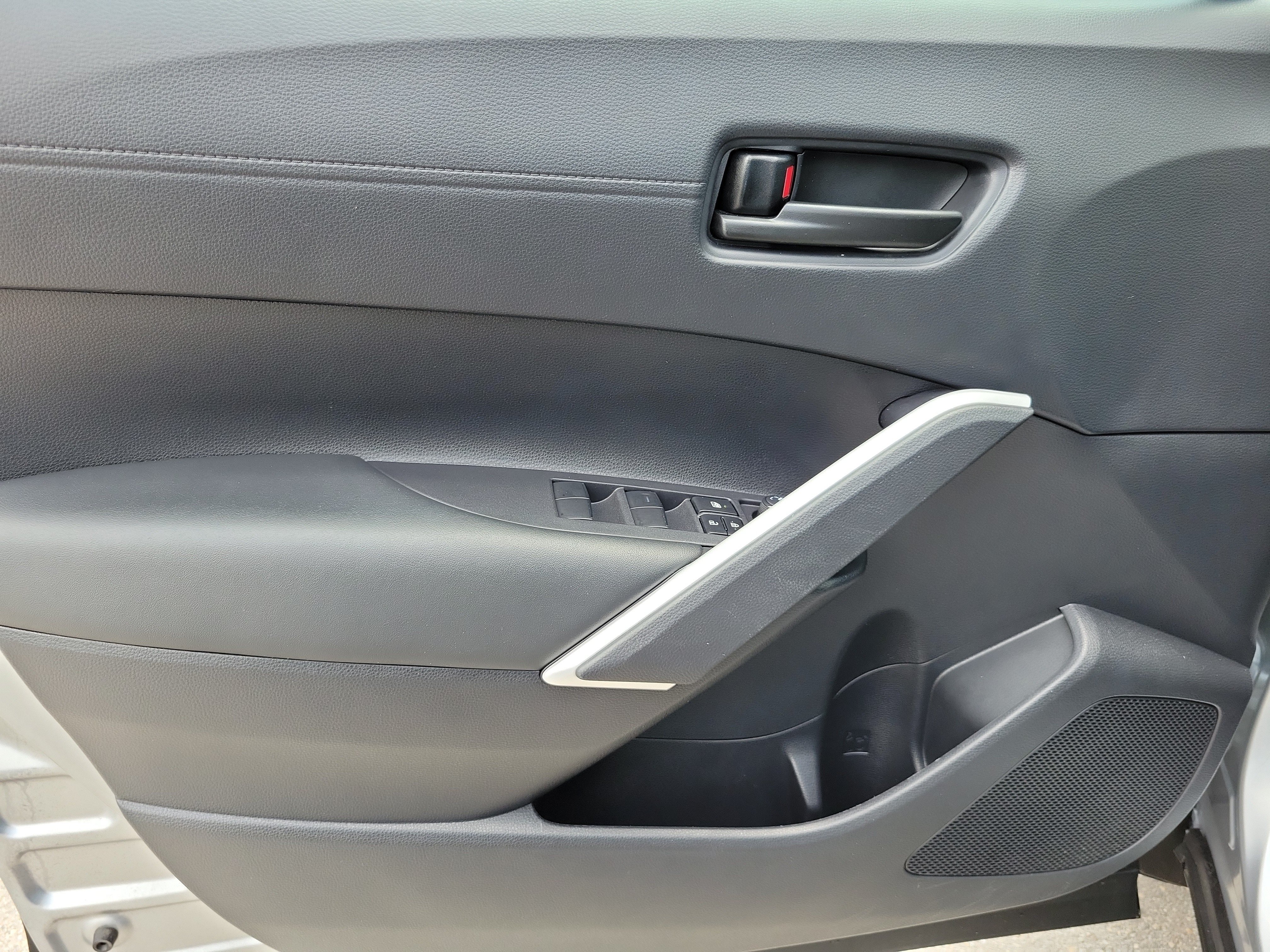 Used 2024 Toyota Corolla Cross LE w/ Moonroof Package FWD image 24