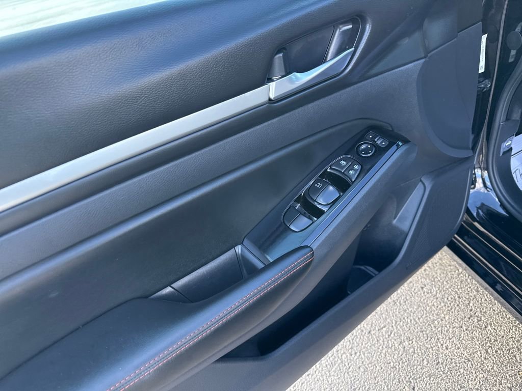 Used 2025 Nissan Altima 2.5 SR image 14