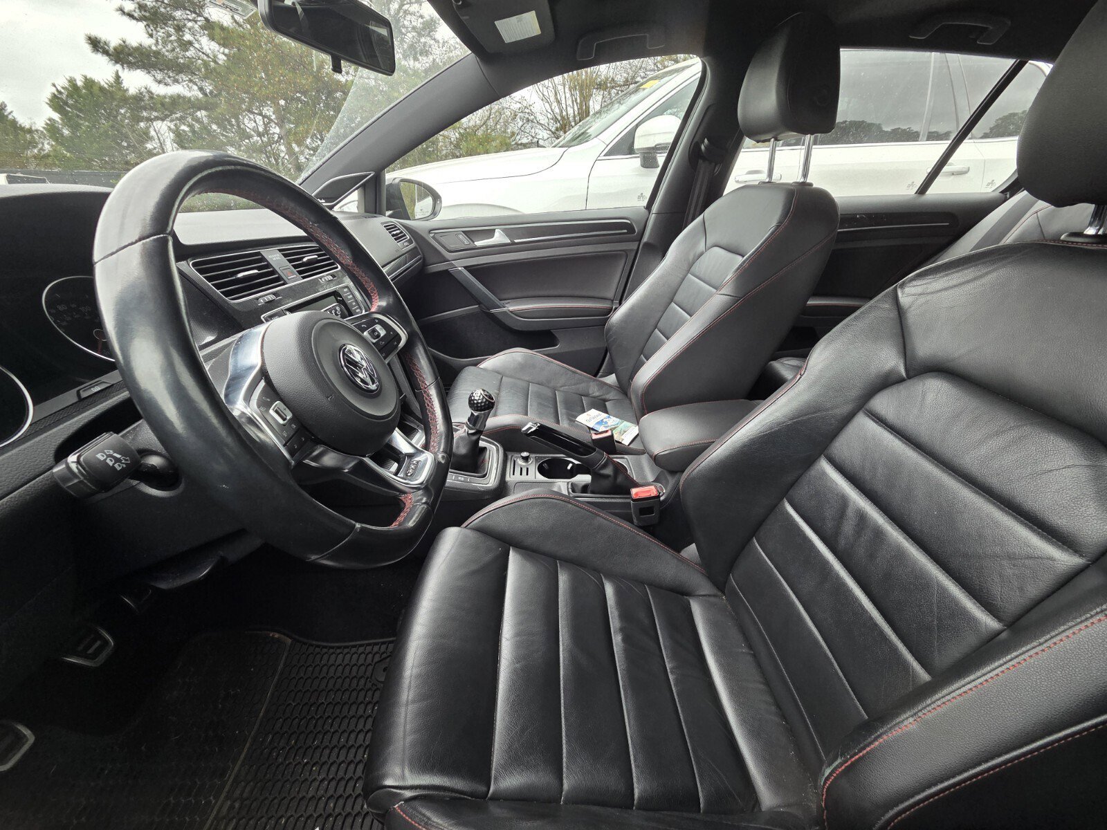 Used 2015 Volkswagen Golf S image 8