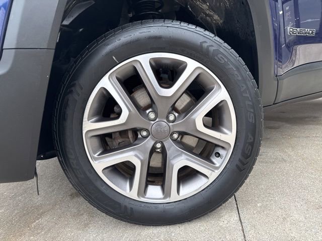 Used 2017 Jeep Renegade Latitude w/ Cold Weather Group image 45