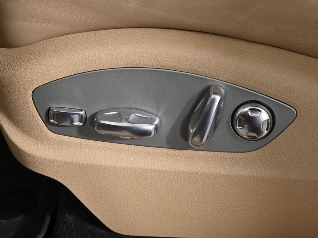 Used 2024 Porsche Macan AWD/4WD image 31