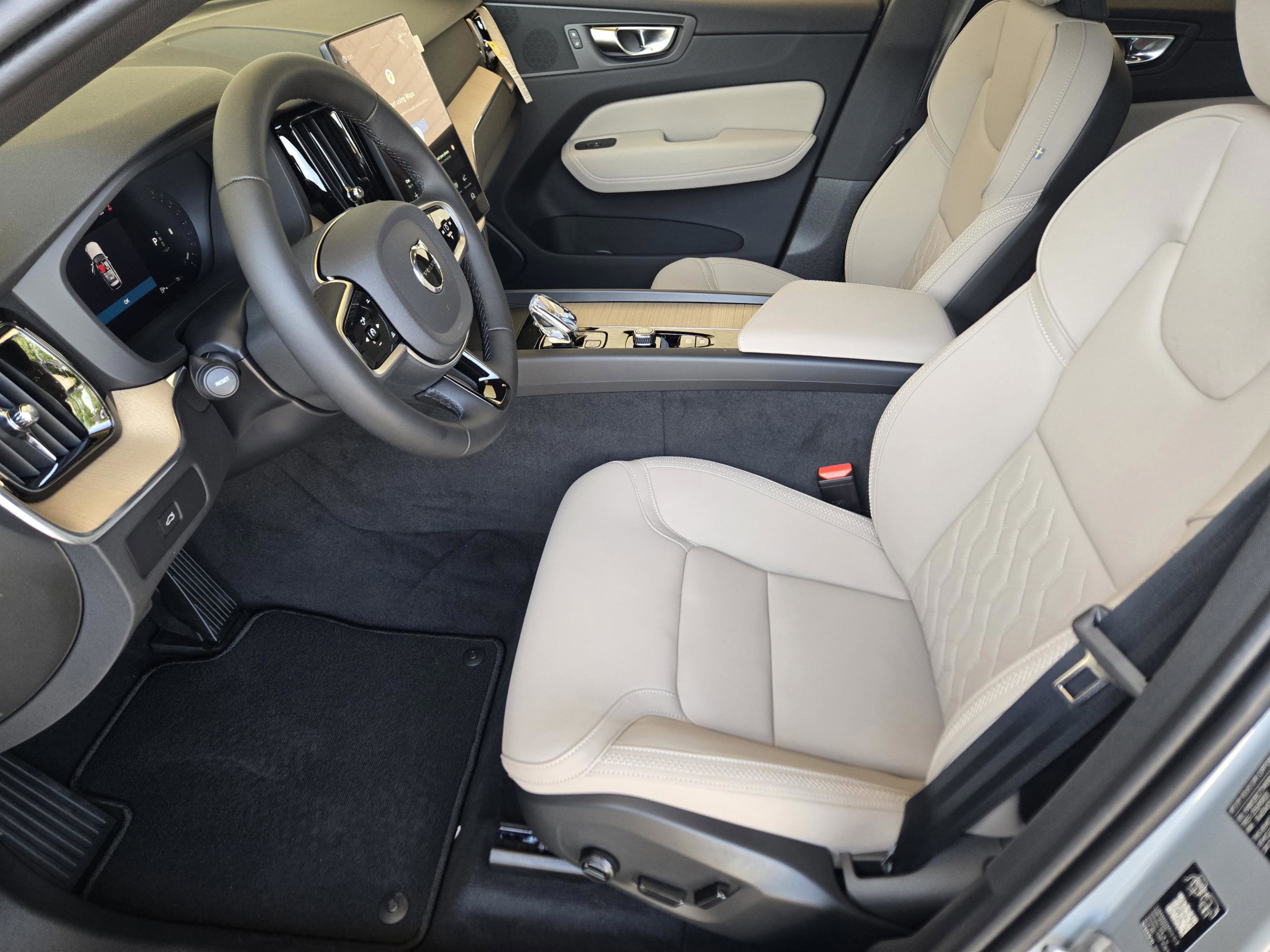 New 2026 Volvo XC60 B5 Plus w/ Protection Package Premier image 17