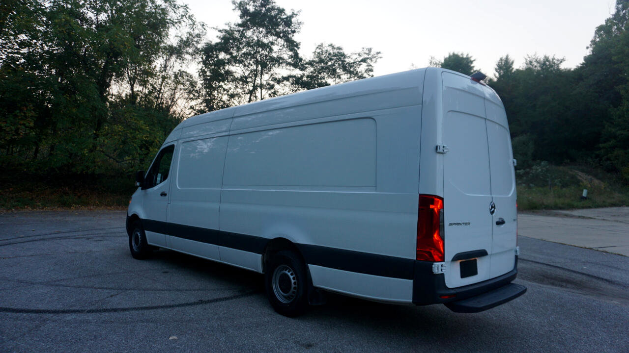 Used 2023 Mercedes-Benz Sprinter 2500 image 3