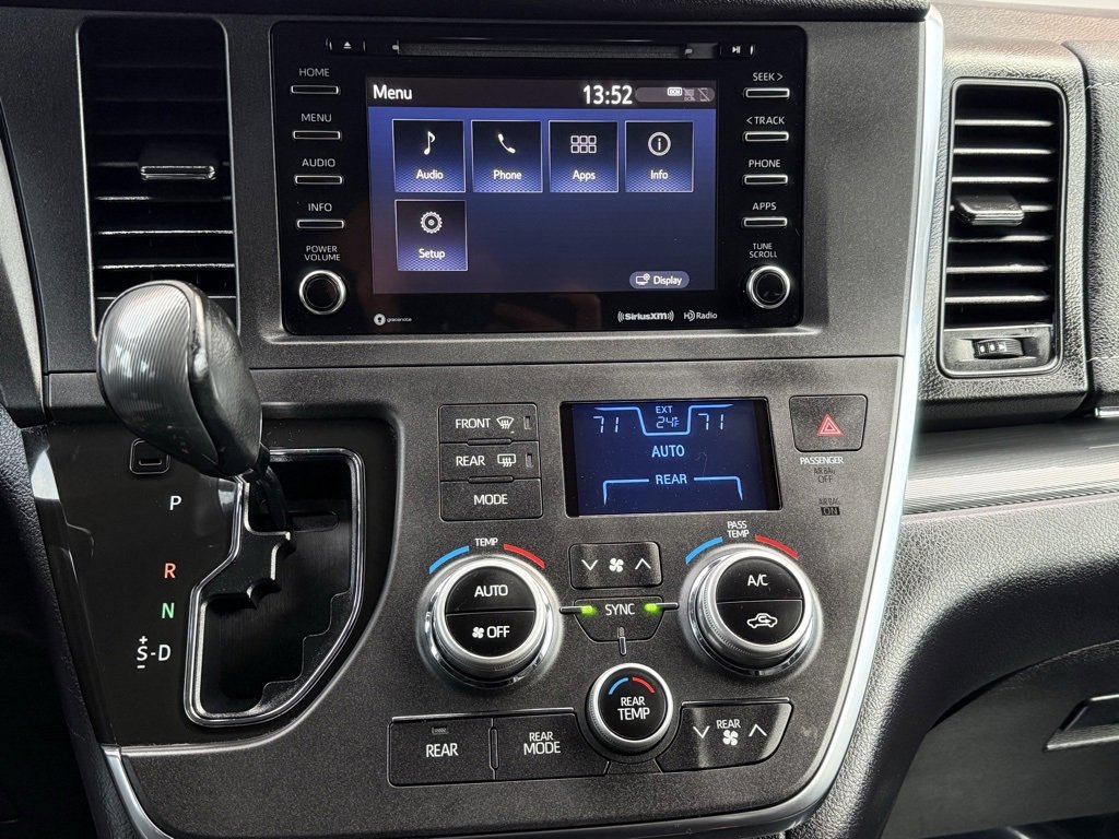 Used 2018 Toyota Sienna SE w/ Carpet Mat Package image 39