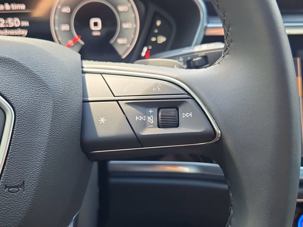 Certified 2025 Audi Q3 2.0T Premium Plus w/ Premium Plus Package AWD/4WD image 29