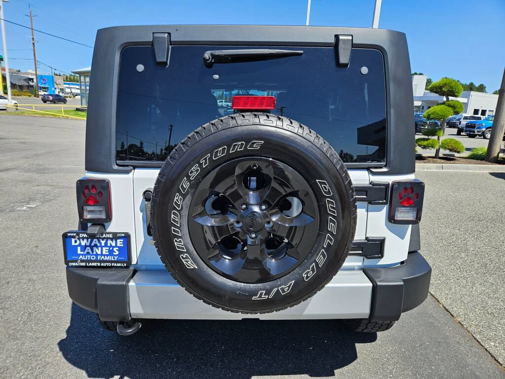 Used 2015 Jeep Wrangler Unlimited Sahara w/ Connectivity Group AWD/4WD image 4
