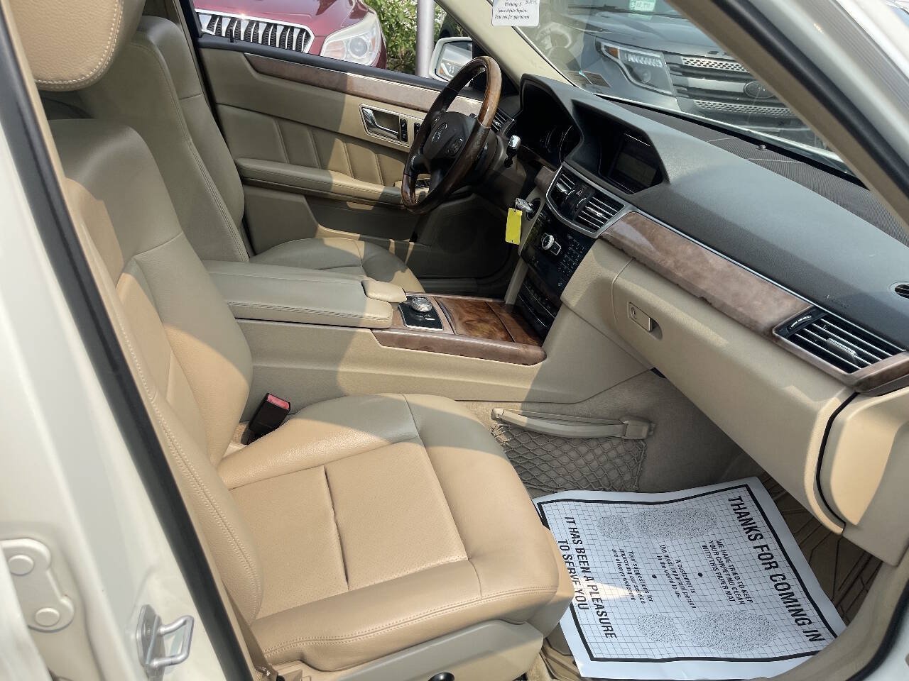 Used 2011 Mercedes-Benz E 350 4MATIC Sedan image 24