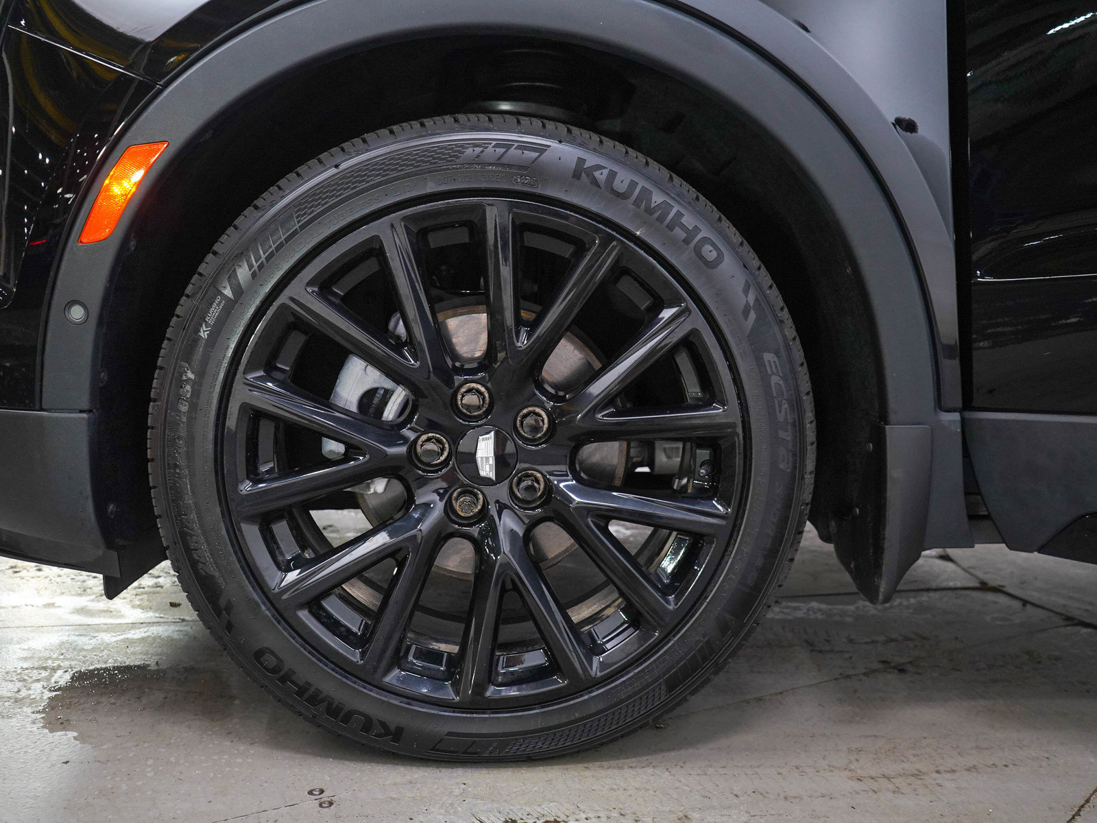 Used 2022 Cadillac XT4 Sport w/ LPO, Onyx Lite Package AWD/4WD image 29