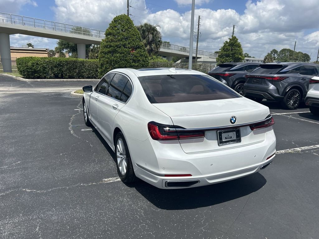 Used 2022 BMW 740i image 10