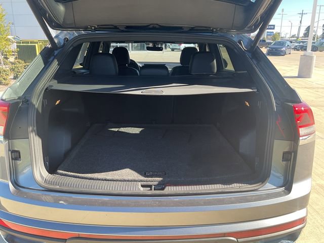 Used 2023 Volkswagen Atlas Cross Sport SE w/ Black Wheel Package image 15