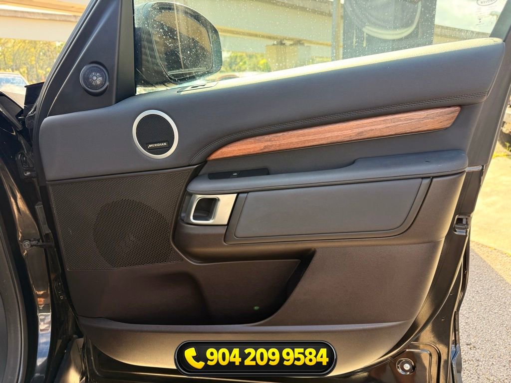 Used 2017 Land Rover Discovery HSE image 36